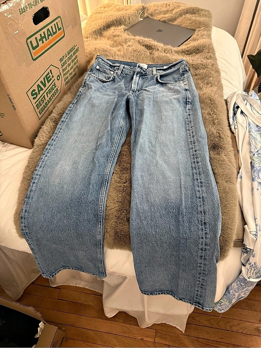 Citizens of Humanity “Lindz Easy Straight Jeans” in size 25